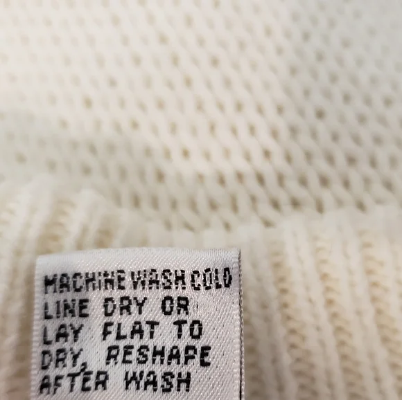 Vintage Christmas Sweater - Picture 4 of 9